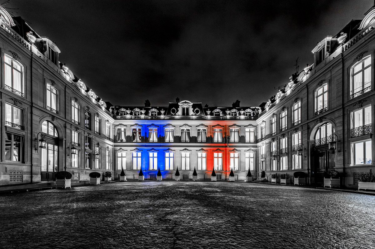 Une disponibilité de chaque instant , hommage aux témoins des événements, de l’histoire et du souvenir des forces de secours et de sécurité qui composent <a href="/Interieur_Gouv/">Ministère de l'Intérieur</a> #JourneeMondialeDeLaPhotographie