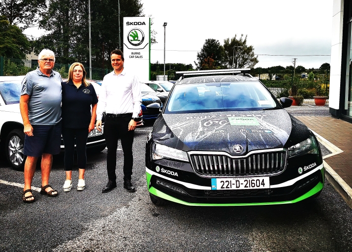 BurnsSkoda's tweet photo. Delighted to support @DelmaCavanaghCharityCycle after a 2yr break.
Good luck to all cyclists leaving Limerick this morning for #Leitrim on Saturday.
Funds go to SHOUT Cancer Care @SUH
Thanks @SKODAIreland for the cars here with dealer principal Shane Burns John Cavanagh &amp; Sinead https://t.co/MPXqBXdc1u