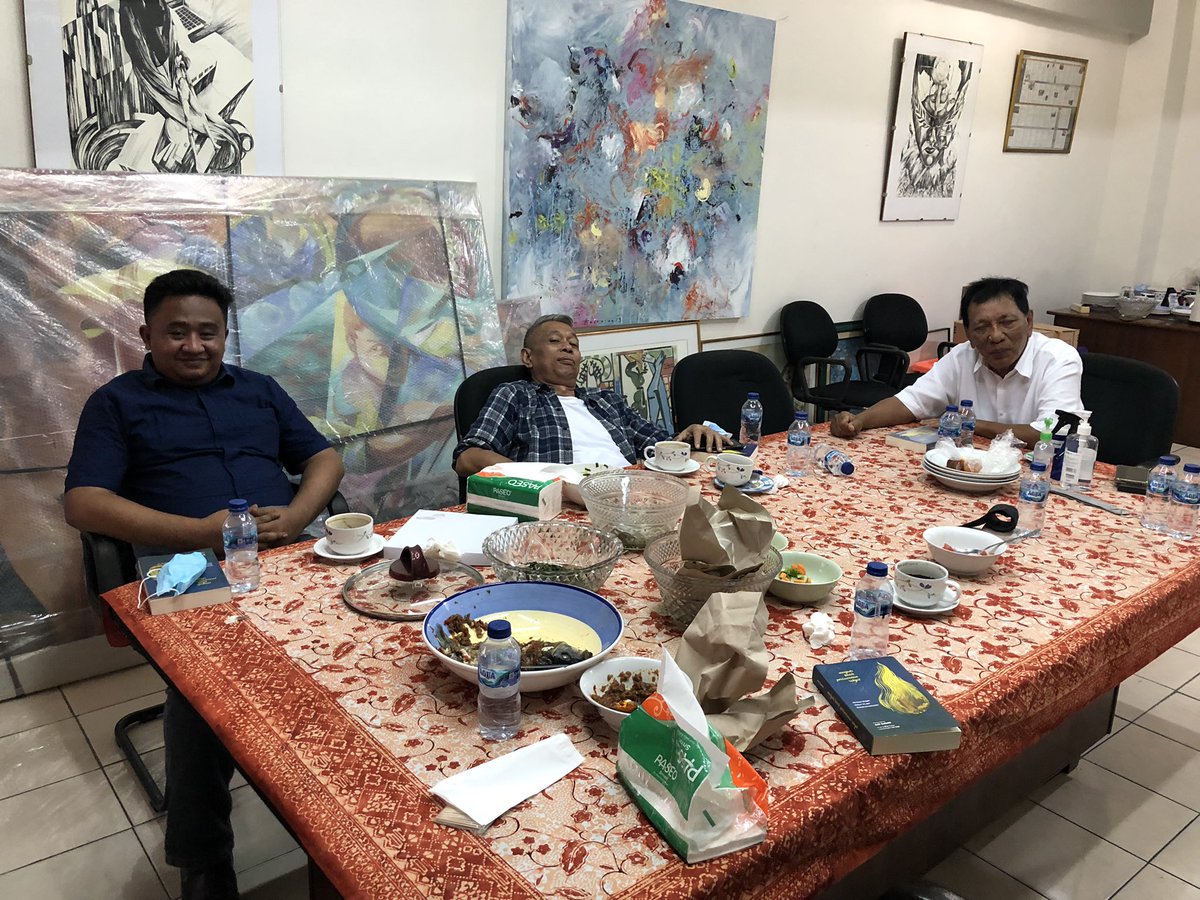 Silaturahim, sekaligus izin kepada senior pergerakan a/ bagian dari kemenangan.
Kalau sama2 dari rahim pergerakan, pasti hadiahnya "Buku".

#IndonesiaPRIMA
#MenangkanPancasila
<a href="/agusjabo333/">Saya Rakyat Luar Biasa</a> 
<a href="/prima_or_id/">prima.or.id</a> 
<a href="/AlifKamal__/">IG AlifKamal13</a> 
<a href="/faridachusna1/">faridachusna</a>