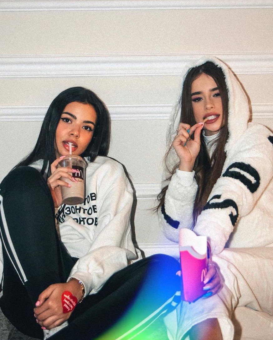 Fagata w wywiadzie u Nitra zdradziła, że myśląc że Lexy w przeszłości zdradziła jej sekret, Fagata zaczęła ją obgadywać i przedstawiać ją w negatywnym świetle do innych influencerow. 

Później okazało się, że jej sekret zdradziła była dziewczyna Multiego, a nie Lexy.