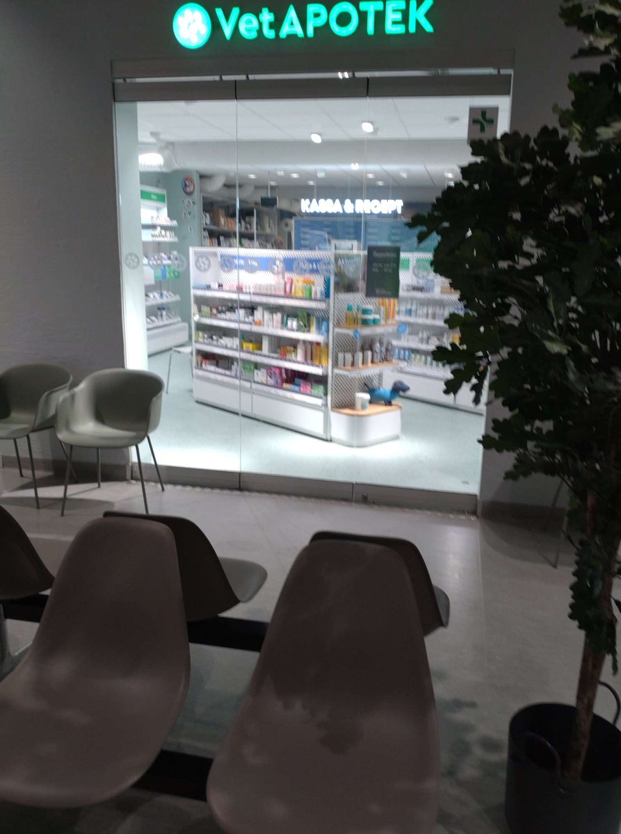 วันนี้พาน้องหมามาหาหมออีกครั้งหลังจากเมื่อวานหมอบอกว่ากระดูกมีปัญหา ต้องไปโรงพยาบาล​ใหญ่อีกเมืองนึงเพื่อผ่าตัด วันนี้พามาส่งถึงมือหมอเรียบร้อย แอดมิด 1 วัน พรุ่งนี้ถึงจะมารับค่ะ ค่ารักษาที่นี่ค่อนข้างสูงแต่น้องมีประกัน ทำไว้ตั้งแต่ตอนที่ซื้อน้องมา