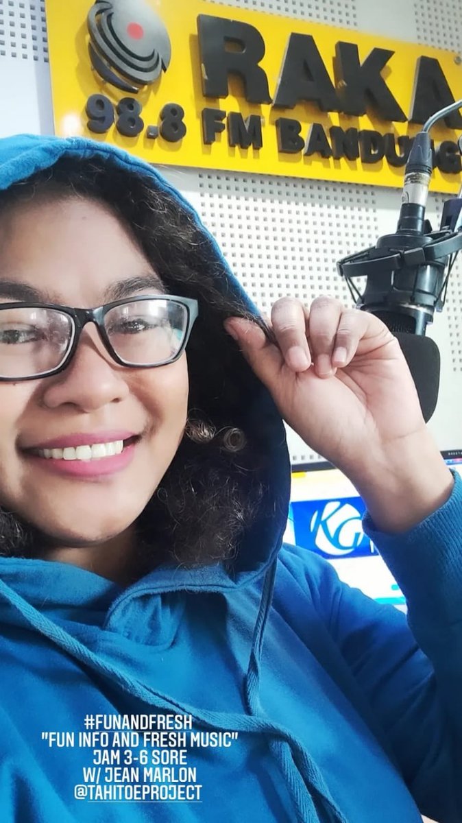 rakafm_bandung's tweet photo. Wilujeng Tepang Taun, Provinsi Jawa Barat!! 💚💛🖤💙❤️🤍

~ #FunNFresh "Fun Info And Fresh Music" Jam 3-6 sore w/ @diaryjeanmarlon!

(((ON AIR))) on 98,8 Raka FM Bandung
JOOX : Raka FM Bandung
You Tube Channel : https://t.co/tGtHzCTAK2 https://t.co/jxstiMwRCC
