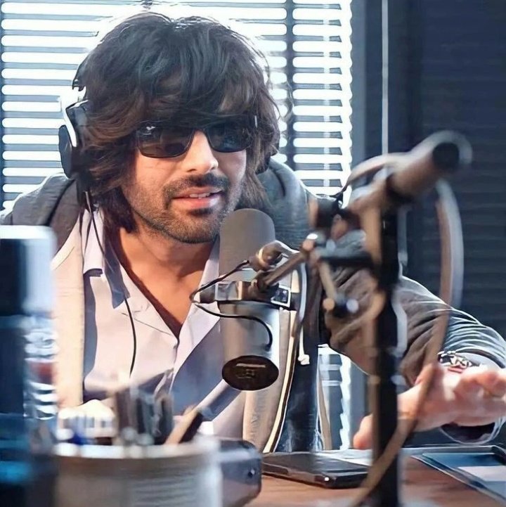 sartikfied's tweet photo. The most perfect, blockbuster, heartfelt, and dedicated performance of 2021❤️🔥❤️🔥
@TheAaryanKartik as #ArjunPathak in #Dhamaka is a complete box of emotions, Goosebumps, thriller and life!
#KartikAaryan https://t.co/Bt7pCt8aBi