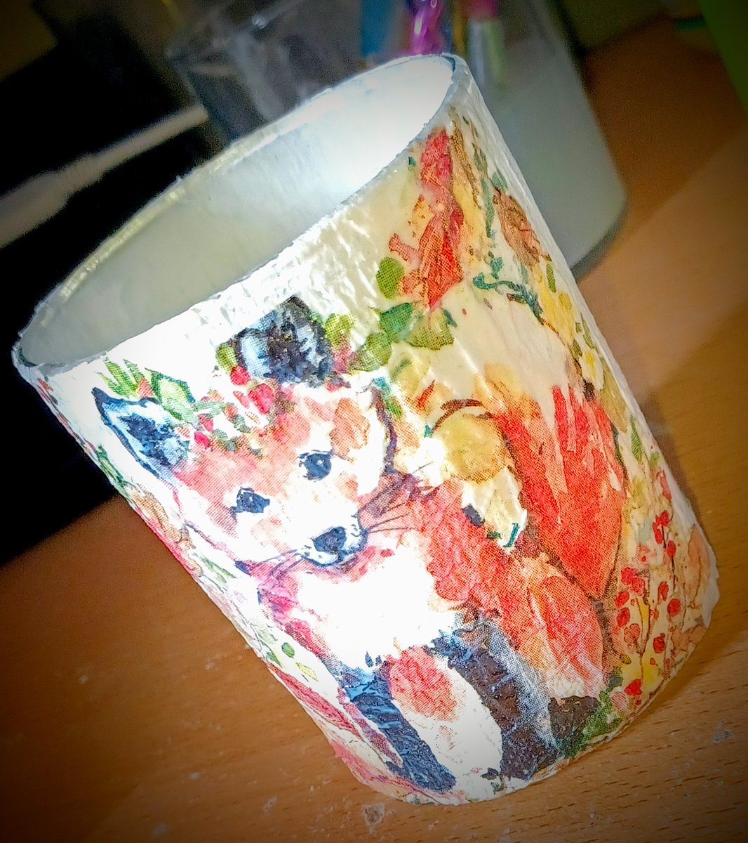 Sparkphippsshaw's tweet photo. Thursday night crafting

Bit of decoupage craft 

Upcycle unused drinking glasses 

#Decoupage #napkins #Crafty #upcycling #spreadthelove https://t.co/gPT5ut8WyR