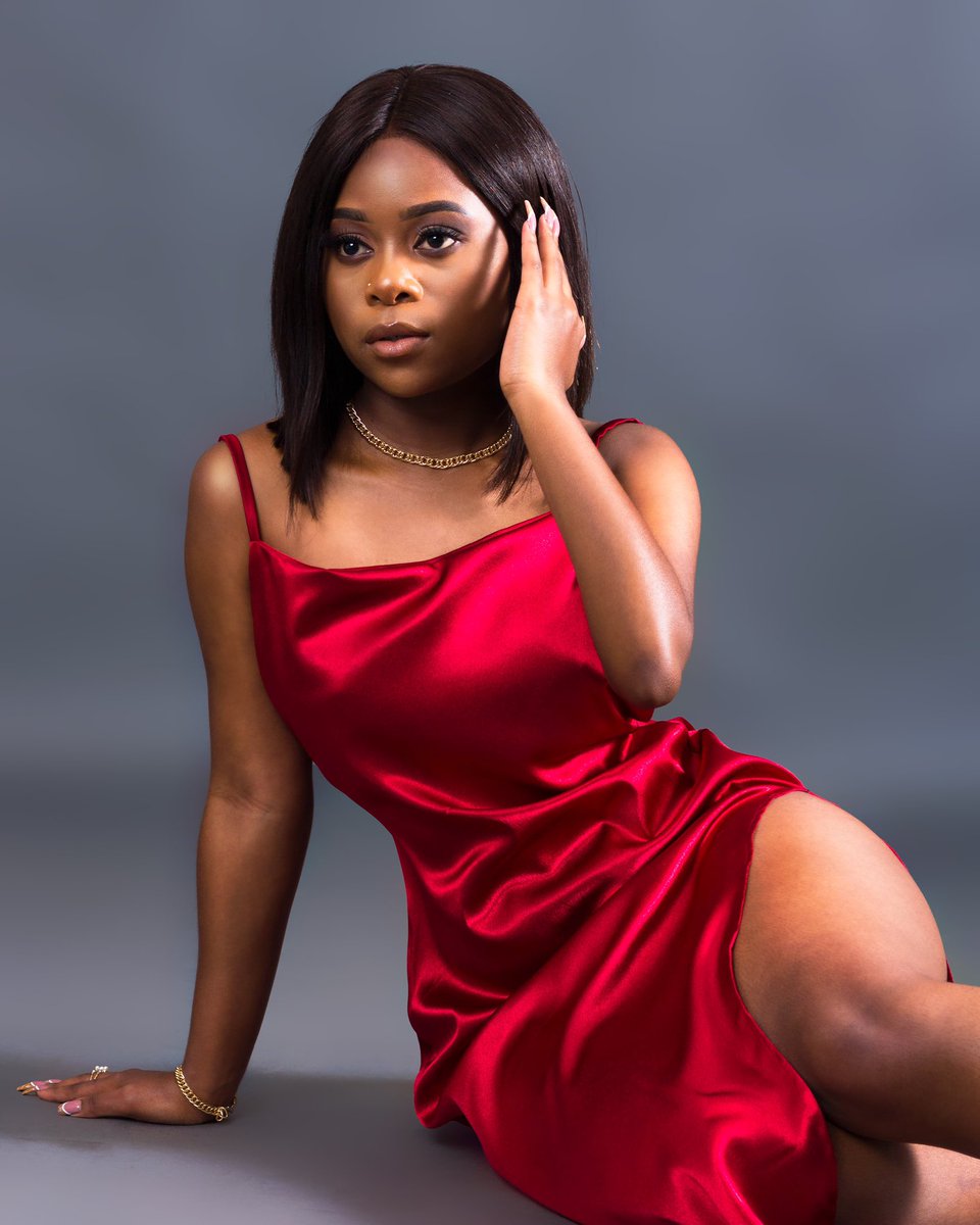BeaniiBoy's tweet photo. Lady in red🌹 https://t.co/u7upWWLECd