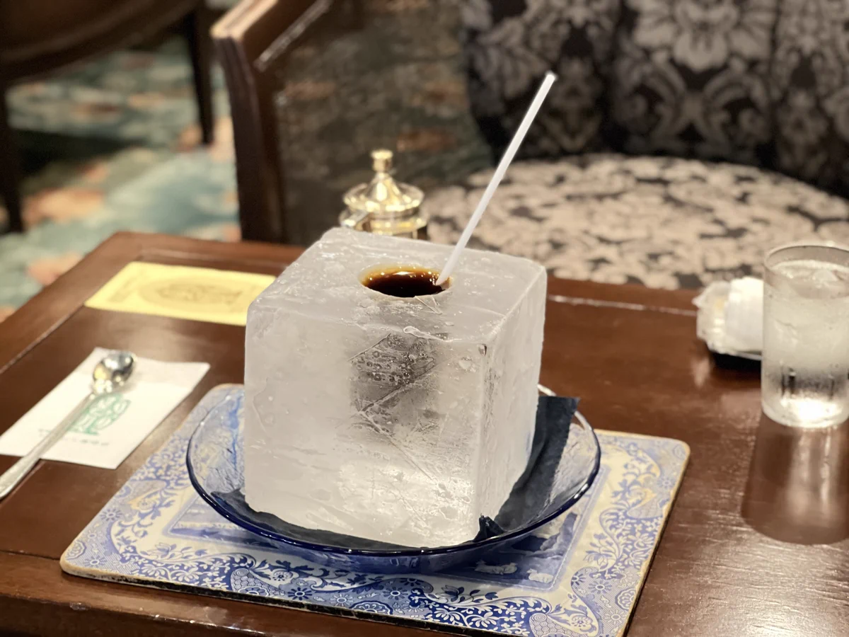 神戸でアイスコーヒーを頼んだら…氷の中にコーヒーが入ってるw
