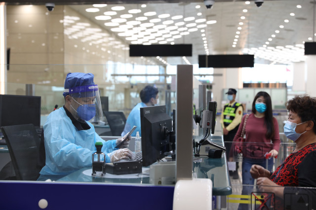 AlbumGba's tweet photo. Open since August 18, 2020, the new Hengqin Port in Zhuhai has seen 14 million passengers to cross the boundary. #Hengqin #PaceInGBA https://t.co/S2lGRmkE0O
