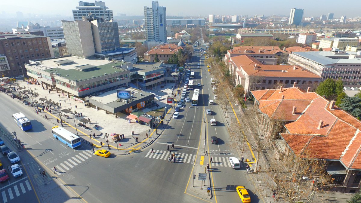 #Ankara Büyükşehir Belediyesi'nin Ulus Meydanı ve 100. Yıl Çarşısı için düzenlediği anket sonuçlandı. 28 bin 765 kişi oy kullandı. Yüzde 69, 'Meydan yapılması' yönünde tercihte bulundu. Yüzde 31, '100. Yıl Çarşısı'nın korunarak yeniden işlevlendirilmesi'ni istedi.
