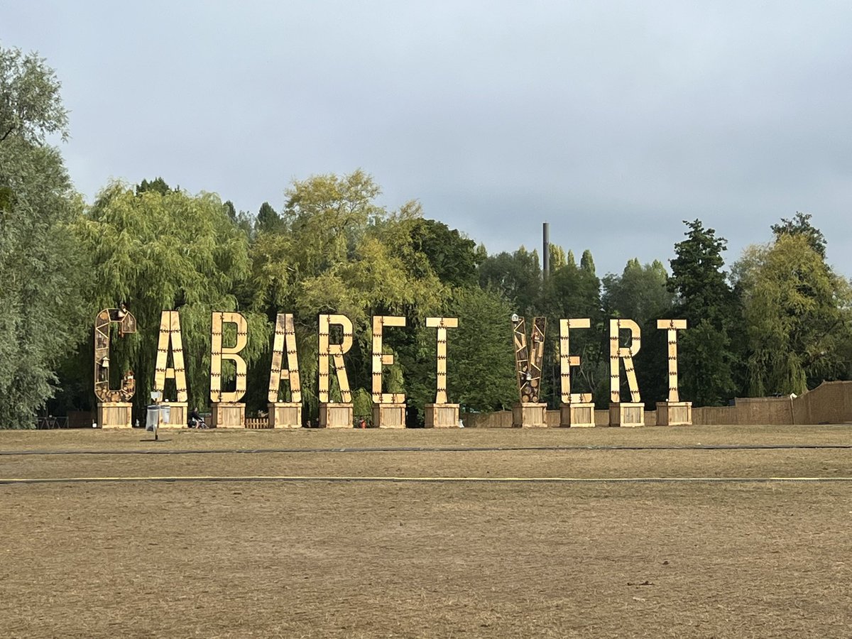 A_ClaudeReitz's tweet photo. Ce vendredi matin le @CabaretVert se prépare à vous accueillir pour une nouvelle journée. Au programme @Orel_san @freezecorleone @wolfalicemusic et bien d’autres.
Et 16H - 17H une table ronde « Politiques culturelles et transition environnementale en @regiongrandest ». À tout’ 👏 https://t.co/UNGKQ7Js6a