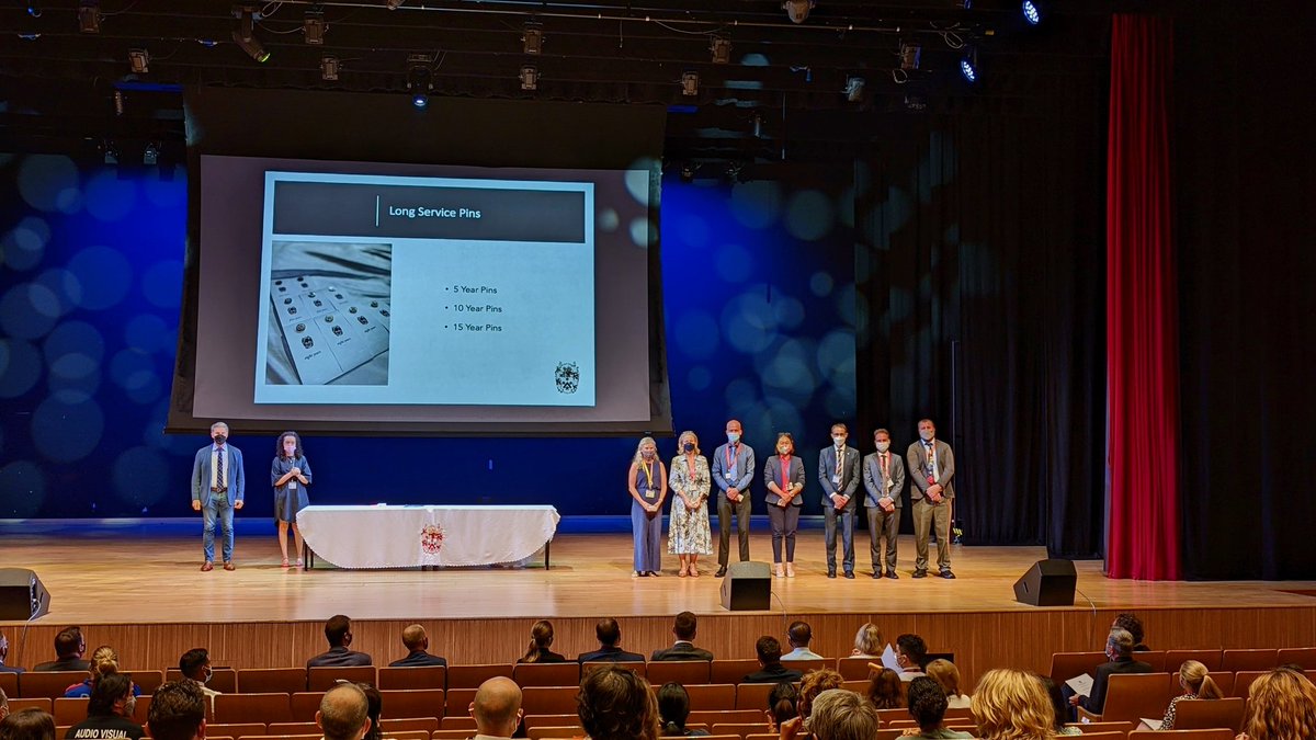 DCSG_Dulwich's tweet photo. 5, 10 & 15 years! Celebrating the dedication of our educators with long-service awards this afternoon π We're lucky to have you all ππ½
#LongServiceAward #DulwichDifference https://t.co/gvlcbDvicL