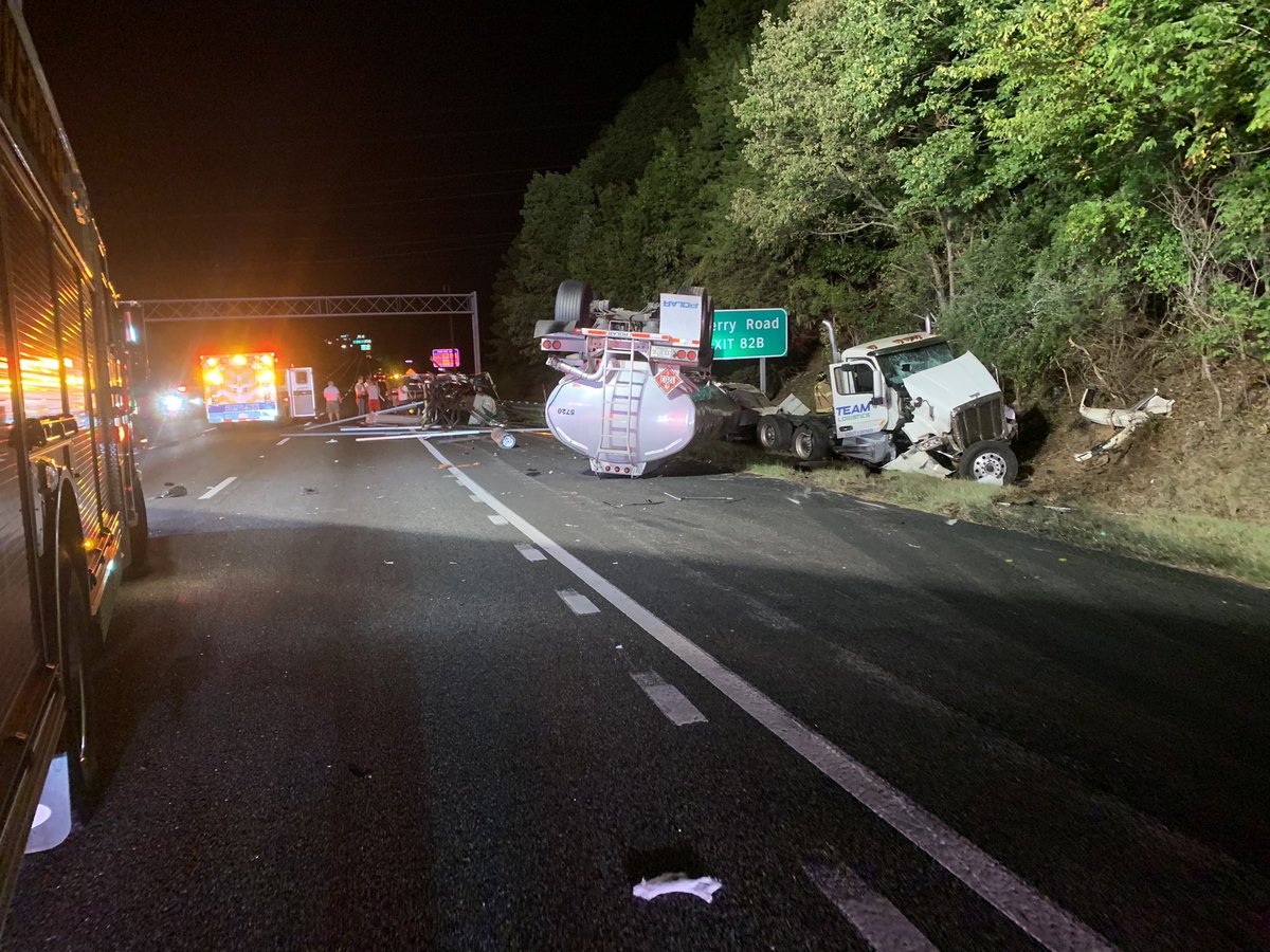 WBTV_News's tweet photo. TRAFFIC ALERT: A multi-vehicle crash - including an overturned fuel tanker - has closed several southbound lanes of I-77 near Sutton Road in Fort Mill. (📸: York County Sheriff's Office) https://t.co/7rotzft8XS https://t.co/XHz4LUWgQY