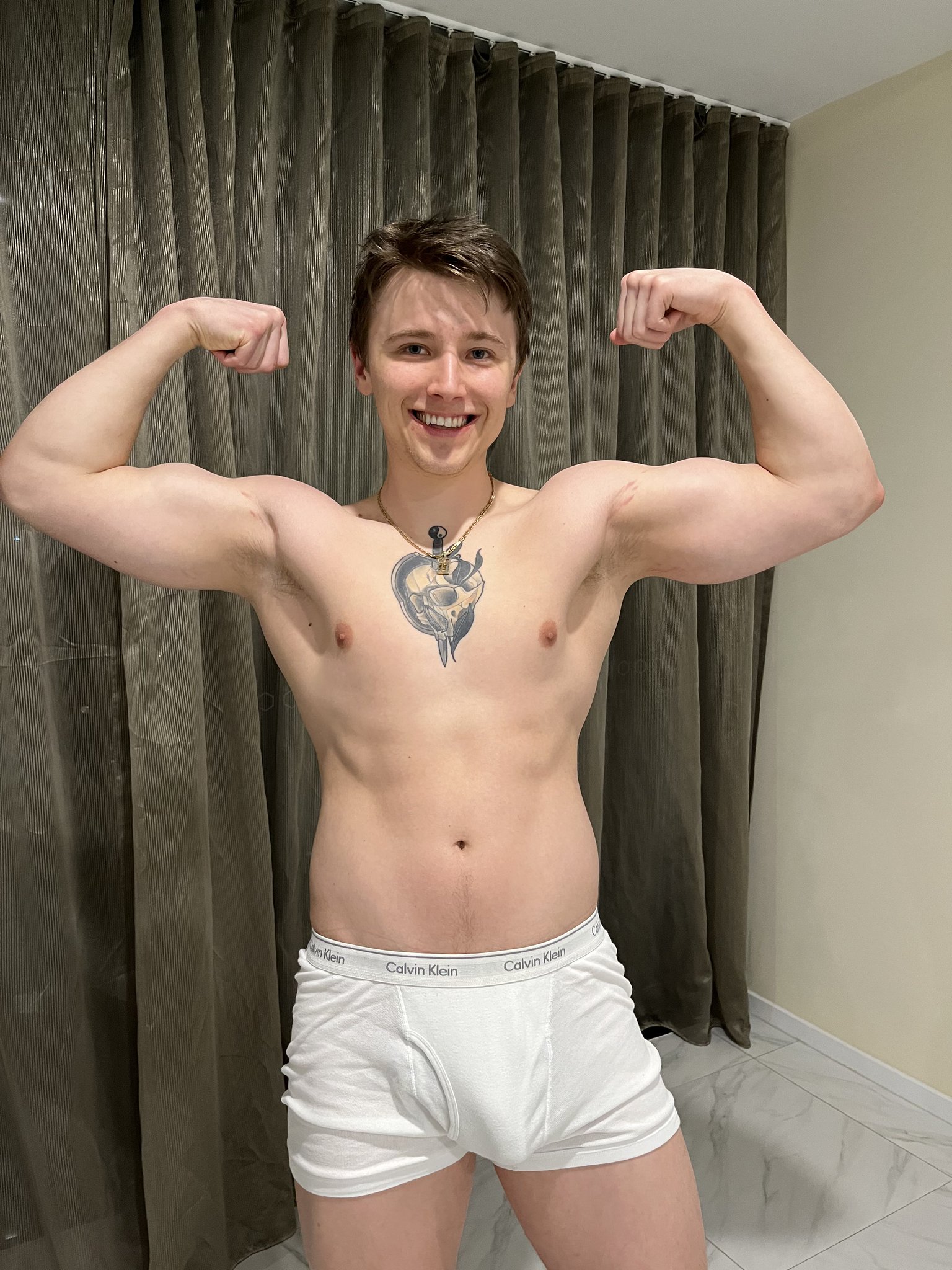 Brad Cockpitt on Twitter: "What do you think of this pose? 😳💪 https://t