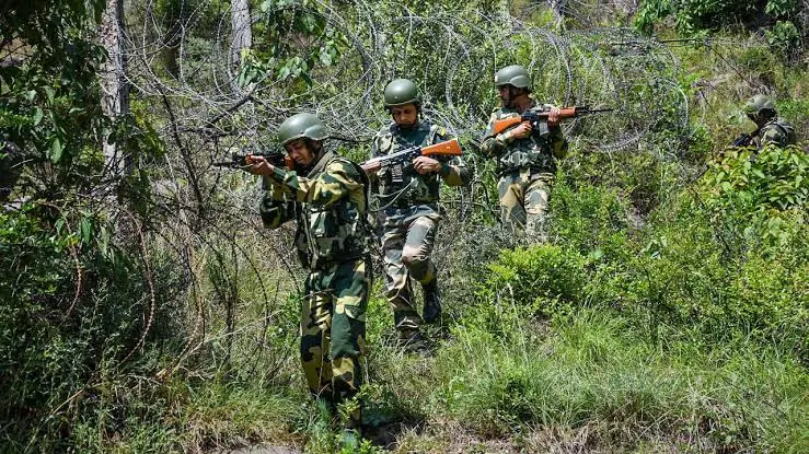 SanjanaMohan10's tweet photo. Plz Spare a min to salute our #Heroes.
1 #BSFBraveHeart sacrifice his life while fighting Militants of NLFT in #Tripura 

We r celebrating festival of #Janmashtami bcz our brothers in uniform r putting risking their lives border of #India

#JaiHind #RajuSrivastava #KanganaRanaut https://t.co/uYap2Cfp79