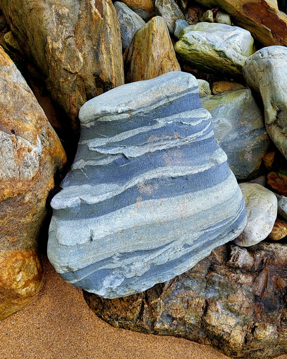 cormac_mcginley's tweet photo. A selection of beautifully patterned rocks from Glencolmcille, County Donegal, Ireland. https://t.co/eXaiQI8JYr