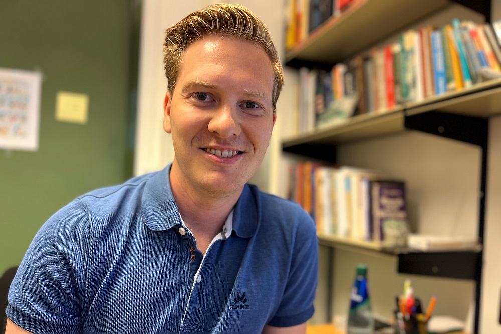 Geoforskning.no (@geoforskning) on Twitter photo 2022-08-19 09:01:49 Denne høsten lanseres endelig en norsk podkast om geologi – Geologisk rapport. Andreas Viken har invitert ti prateglade geologer i studio for å snakke om klima, vulkaner, jordskjelv, feltarbeid, CO2-lagring med mer geoforskning.no/forteller-hvor… #geologi #forskning #kunnskap #formidling Denne høsten lanseres endelig en norsk podkast om geologi – Geologisk rapport. Andreas Viken har invitert ti prateglade geologer i studio for å snakke om klima, vulkaner, jordskjelv, feltarbeid, CO2-lagring med mer geoforskning.no/forteller-hvor… #geologi #forskning #kunnskap #formidling