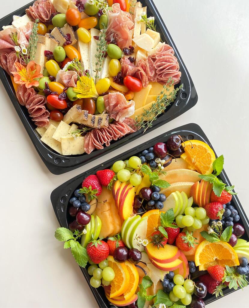 [pro/chef] fruit platter &amp; charcuterie. #viral #trending #foodie #foodblogger #foodphotography #ff #tbt #ico