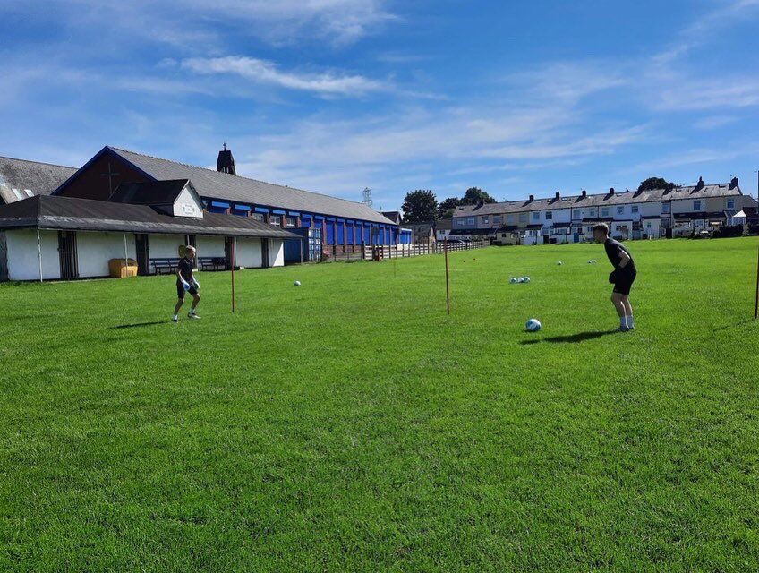 MW1Goalkeeping's tweet photo. Sessions now in full flow. 
Still availability for 1-2-1 sessions on a Saturday morning. 
Goalkeepers of all abilities. 
Message for further details ⚽️🧤 https://t.co/Ud4dhABD3R