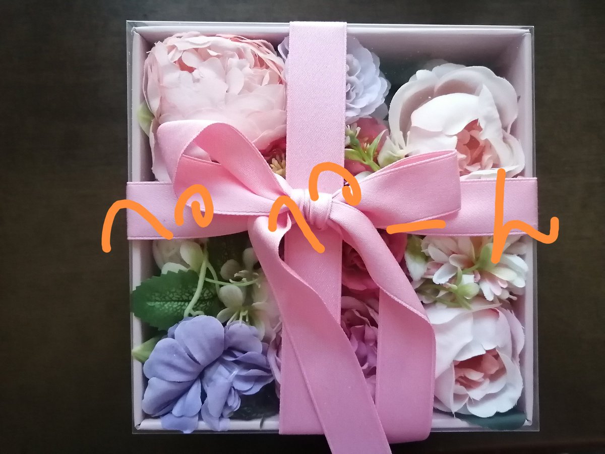 tamanegi711's tweet photo. 改めまして🍑ONCEJAPANさんより平井ももさんのフラワーBOXが届いたって事で、今年の運バグってる私です✋
とりあえず明日水槽でも買ってきて保管します←←←←
栃木で毎日チェキ届かないかなってポスト覗いてたけど帰省中に実家に届くってゆー😂🎁
#TWICE https://t.co/uP1JP5BHl0
