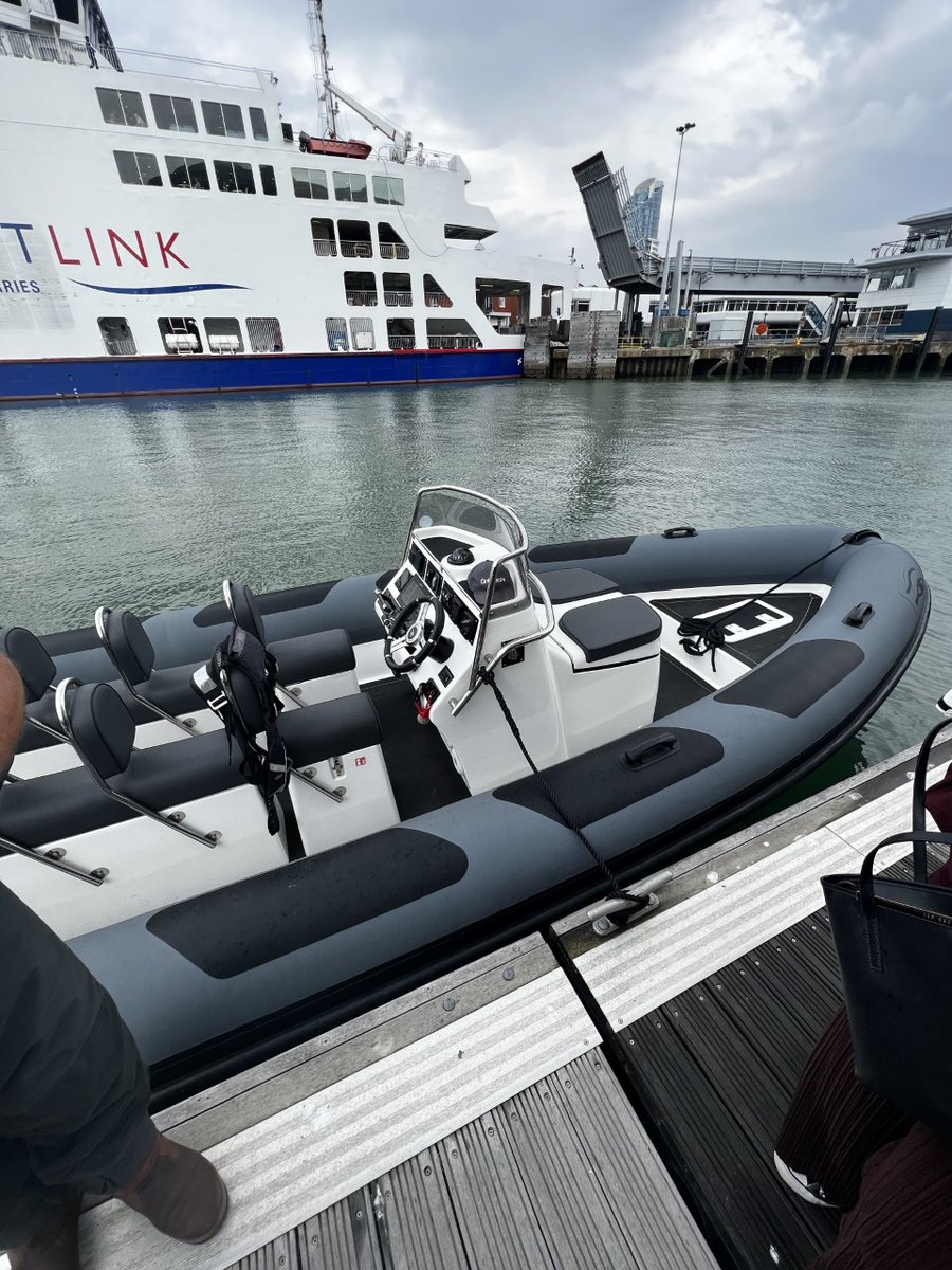 creativeclique's tweet photo. Celebrating 15 years of Creative Clique!

This week the team set sail on a private rib boat over to the IOW for a late lunch at @thehutcolwell .

Great food, service and cocktails and a wonderful afternoon had by all!! 

#team #celebrations #15years #creativeclique https://t.co/y4LbsWuADG