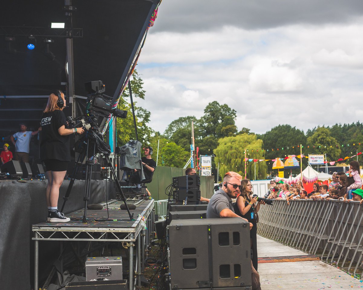 Solent_Prods's tweet image. 🎥 Here’s our tripod camera operator Ambur at work during @mistermaker’s set at #CampBestivalShropshire #production #festival #camera
