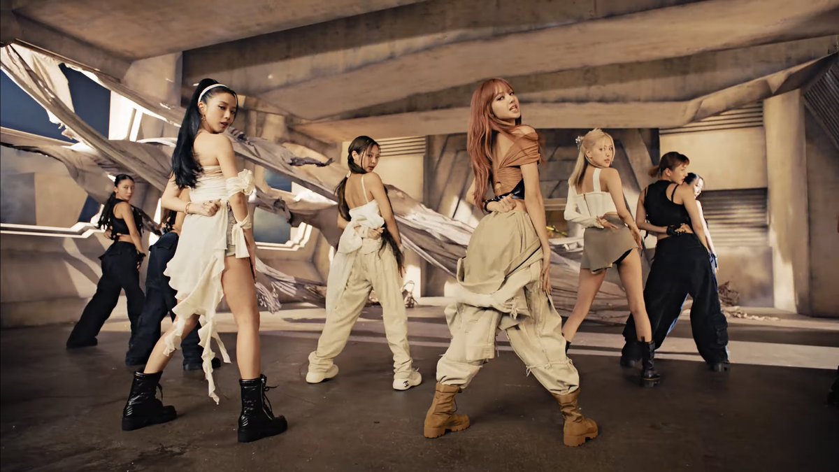PopBase's tweet photo. BLACKPINK's #PINKVENOM earns the biggest debut for any music video in its first day on YouTube in 2022, doing so in 9 hours. https://t.co/7QSF4fjzaT