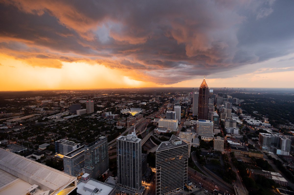 gm gang☕️🖤  got blessed with this sky