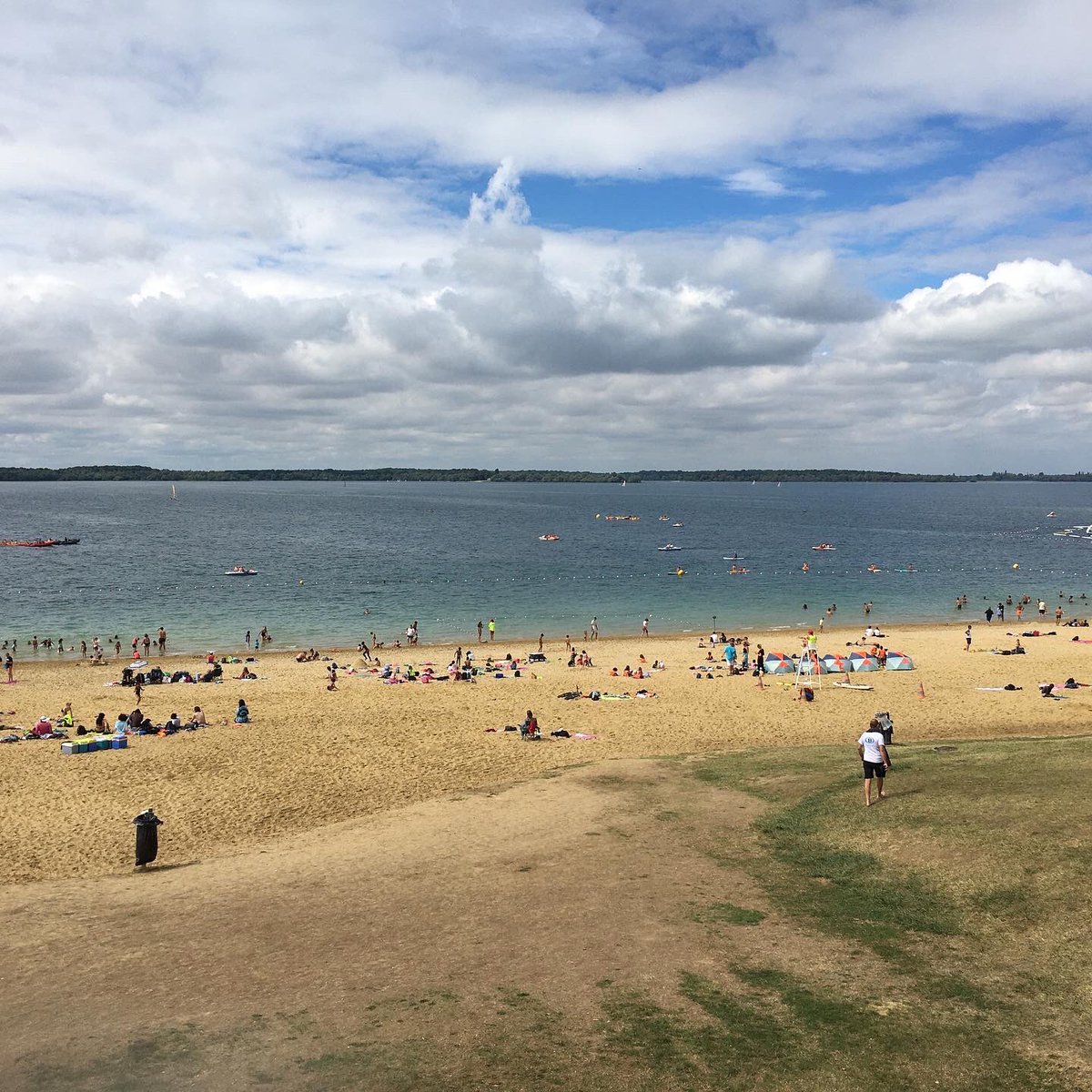 G27Marco's tweet photo. On pourrait presque se croire en #vacances mais chez nous ! #lac #foretdorient #mesnilsaintpere #aube https://t.co/xm6ewq0zkE