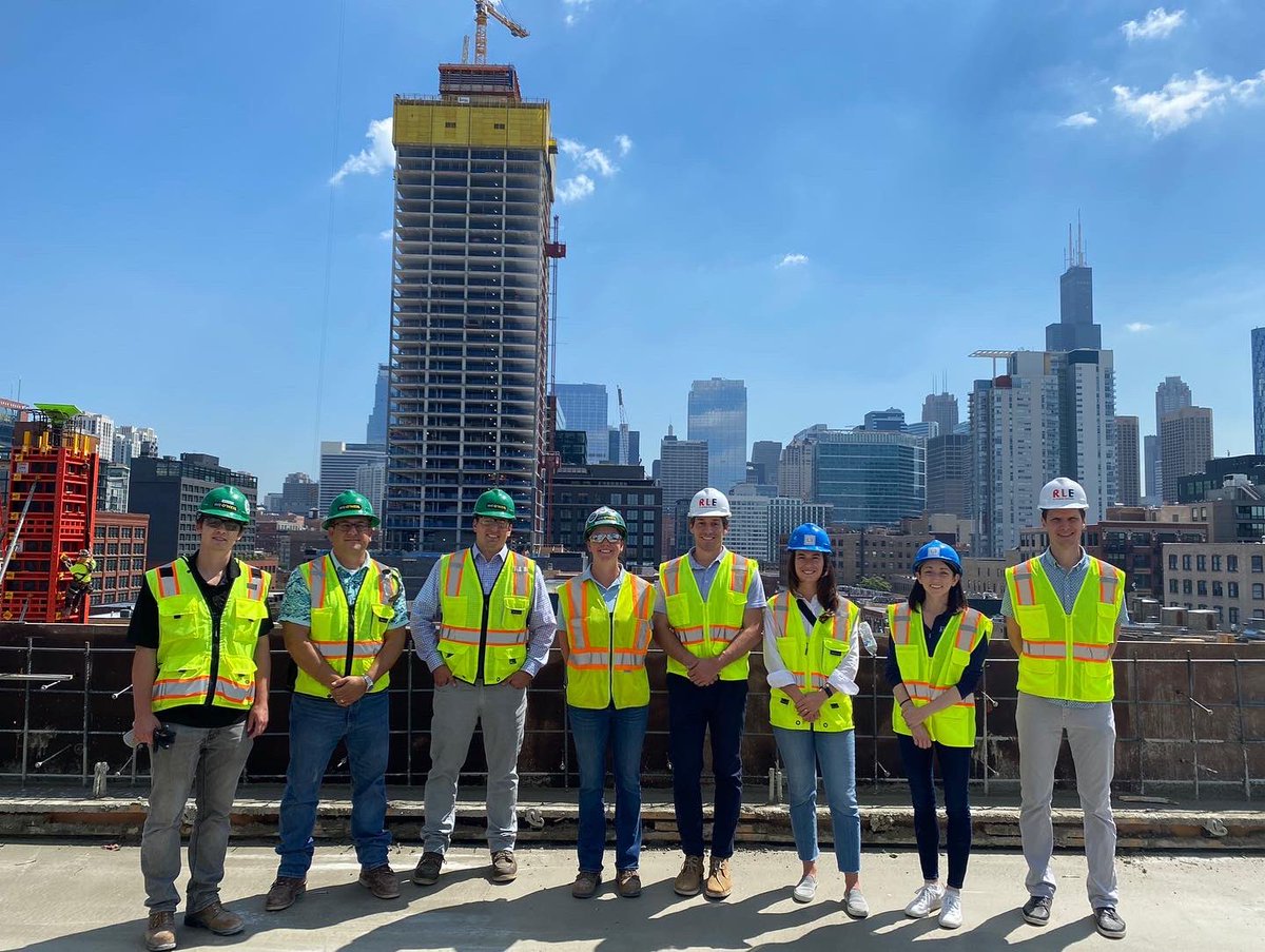 L3CapitalLLC's tweet photo. 1020 W. Randolph in Fulton Market has topped off! L3 celebrated this huge milestone with the team onsite and experienced the project's unbeatable views for the first time. #L3Capital #FultonMarket #1020WRandolph #ChicagoConstruction #PrimeUrbanRetail #BoutiqueOffice https://t.co/rL9i0a5uei