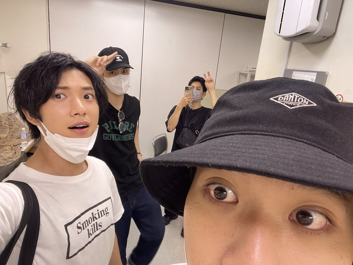 takuwithyou's tweet photo. 東京最高どっこいしょー！！
いやー！熱かったねぇ！熱い！
本当最高だった！この言葉に尽きる！
まさかの大泉さんの乱入に戸惑いもあり大興奮でした！
明日もあるぞお！2公演！！
明日もよろしくねぇ！！！🔥

🔮安保占い🔮

ラッキーアイテムは、のど飴 https://t.co/gIehHOgPFq
