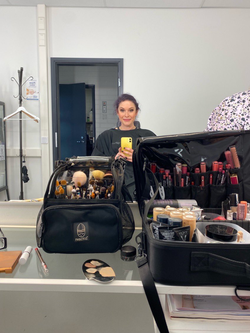 No niin kokkelivekkulit!
Täällä sitä valmistaudutaan kommentoimaan bilekeissiä sekä Marinin että median käytöksen kannalta. 
Viiden jälkeen Maikkarilla, ohjelma alkaa 17:05 ja meikämarihuana ruudussa noin 17:30. Tulkaa mukaan!

<a href="/MTVUutiset/">MTV Uutiset</a> #viidenjälkeen