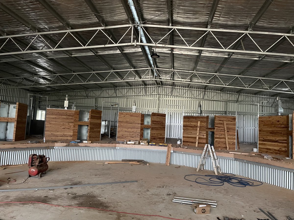 mbomb0507's tweet photo. The shed fitout is coming along nicely, starting to look fancy.  #proway https://t.co/E4olO8e91j