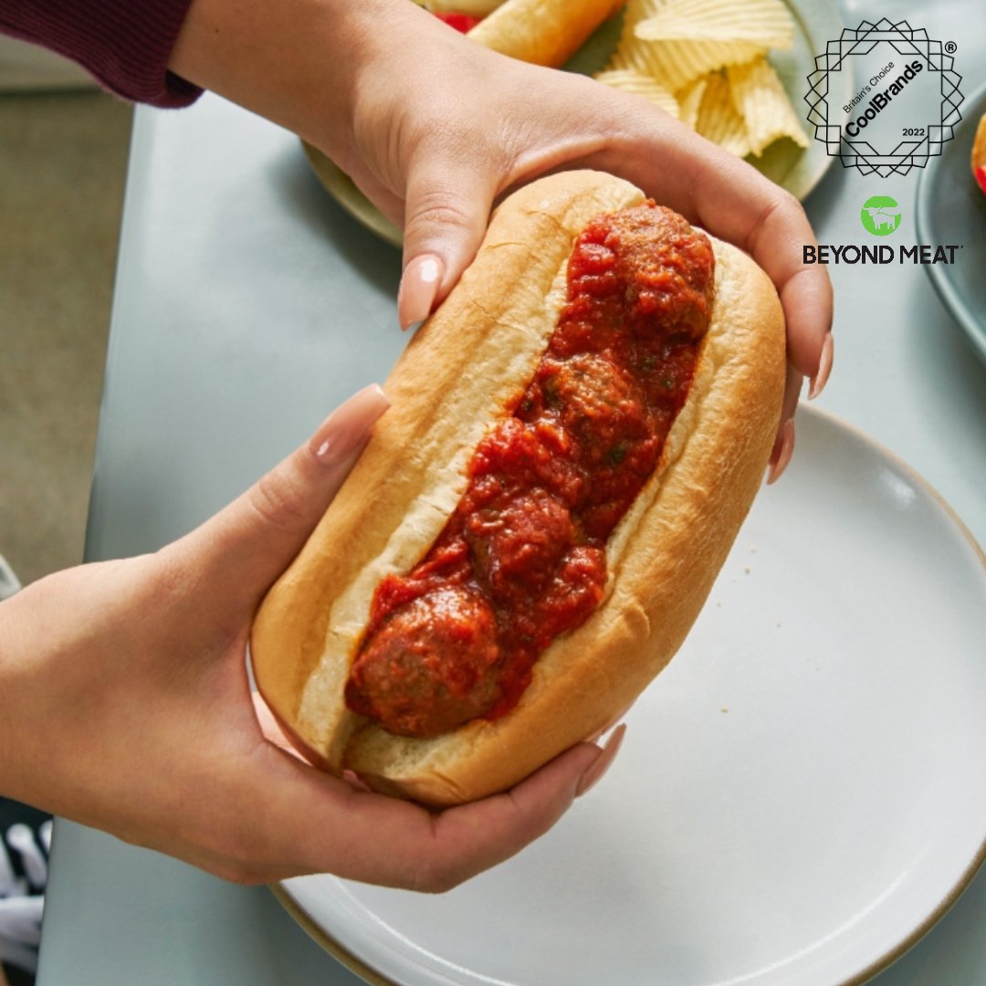 🌭 Celebrating our delicious @coolbrandsuk @beyondmeateu! 🌭 

The positive choices that we can make have a great impact.

#beyondmeat #beyondmeatuk #plantbased #coolbrandsuk