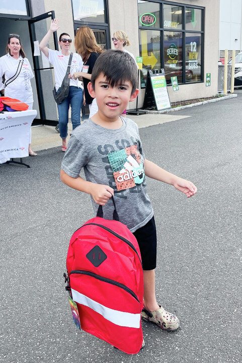 B1CommunityCT's tweet photo. Thank you to @BankofAmerica and their volunteers for their backpack donations and time!
If you would like to support our organization, please visit us at https://t.co/eHi40t0JhI
#WeAreOneCommunity #BuildingOneCommunity https://t.co/os2IE91wl1