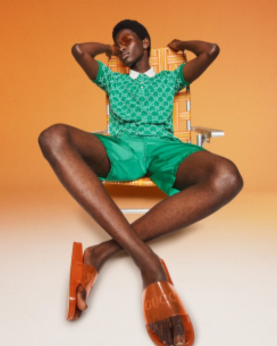 Sit down, relax and enjoy our men's staples of the season!