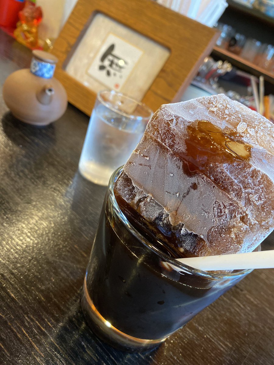 sato_yahh's tweet photo. @wakadanna_coo 横浜には、逆にコーヒーが氷になってるお店もあります！
レトロな雰囲気の喫茶店ですのでオススメです！ https://t.co/BobBk4bqdr