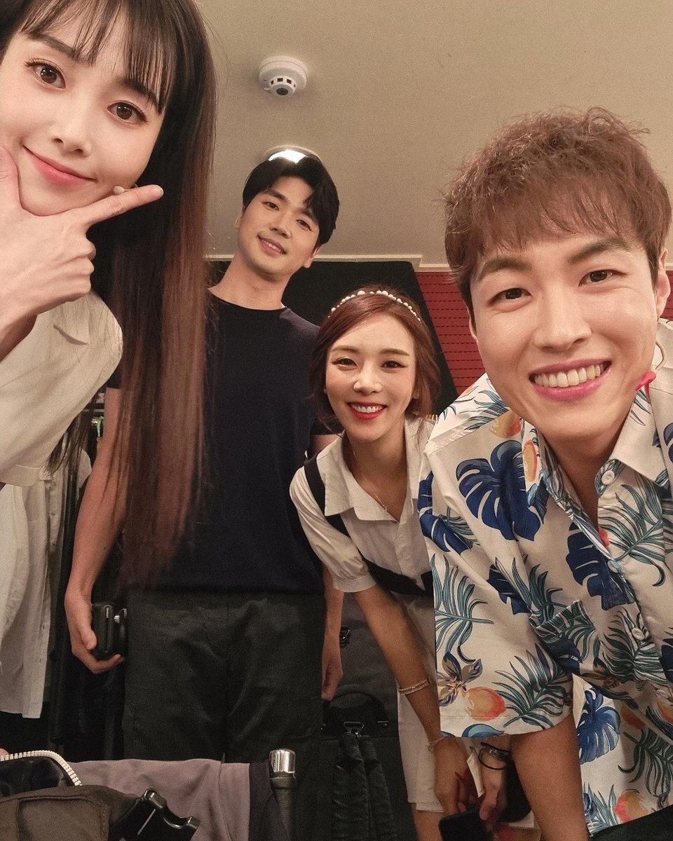 watermooon's tweet photo. 첫공연의 문을 시원하게 열어준 정민잭 민수잭 진솔줄리 최고오오👍🏻👍🏻💜

#분위기어둡게만들러나온 #정민잭
#잔망잔망스러운 #진솔줄리
#미국잭 #민수잭 #골반돌리기
#직관의충격😱
#리틀잭콘서트 #첫공최고다👍🏻 https://t.co/NkQwilKKoh