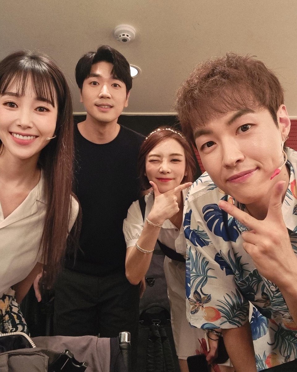 watermooon's tweet photo. 첫공연의 문을 시원하게 열어준 정민잭 민수잭 진솔줄리 최고오오👍🏻👍🏻💜

#분위기어둡게만들러나온 #정민잭
#잔망잔망스러운 #진솔줄리
#미국잭 #민수잭 #골반돌리기
#직관의충격😱
#리틀잭콘서트 #첫공최고다👍🏻 https://t.co/NkQwilKKoh