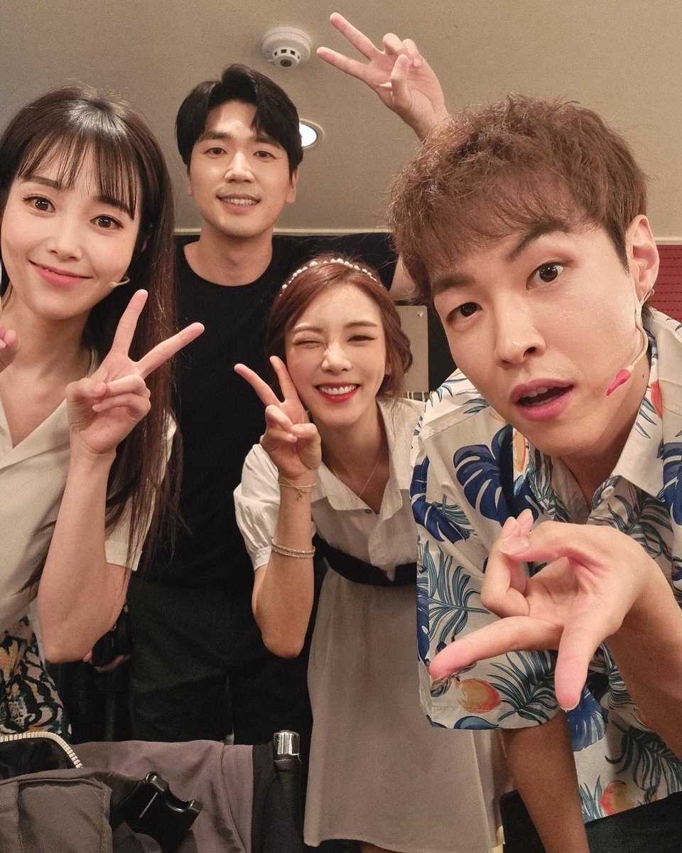 watermooon's tweet photo. 첫공연의 문을 시원하게 열어준 정민잭 민수잭 진솔줄리 최고오오👍🏻👍🏻💜

#분위기어둡게만들러나온 #정민잭
#잔망잔망스러운 #진솔줄리
#미국잭 #민수잭 #골반돌리기
#직관의충격😱
#리틀잭콘서트 #첫공최고다👍🏻 https://t.co/NkQwilKKoh