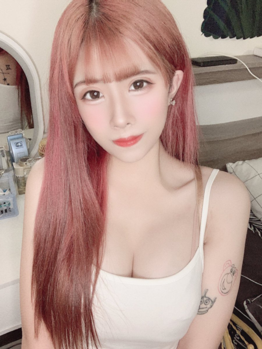candy9852's tweet photo. 美女都是有選擇障礙的😝 https://t.co/YX5bGryomf
