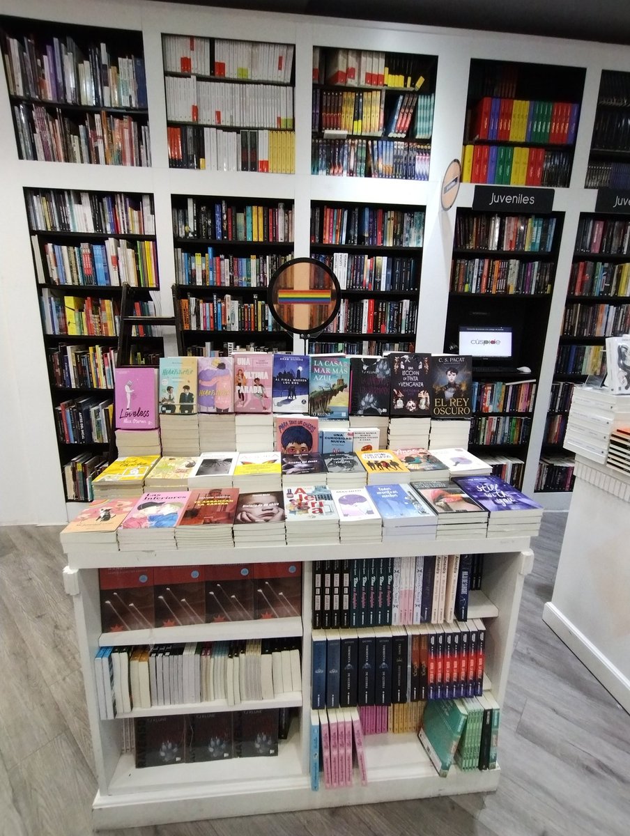 "We want to show that all sexualities are valid"
Today I want to give a shout-out to a bookstore located in Buenos Aires, Argentina for creating a queer bookshelf as a way to combat discrimination against queer people.  
#holigays22