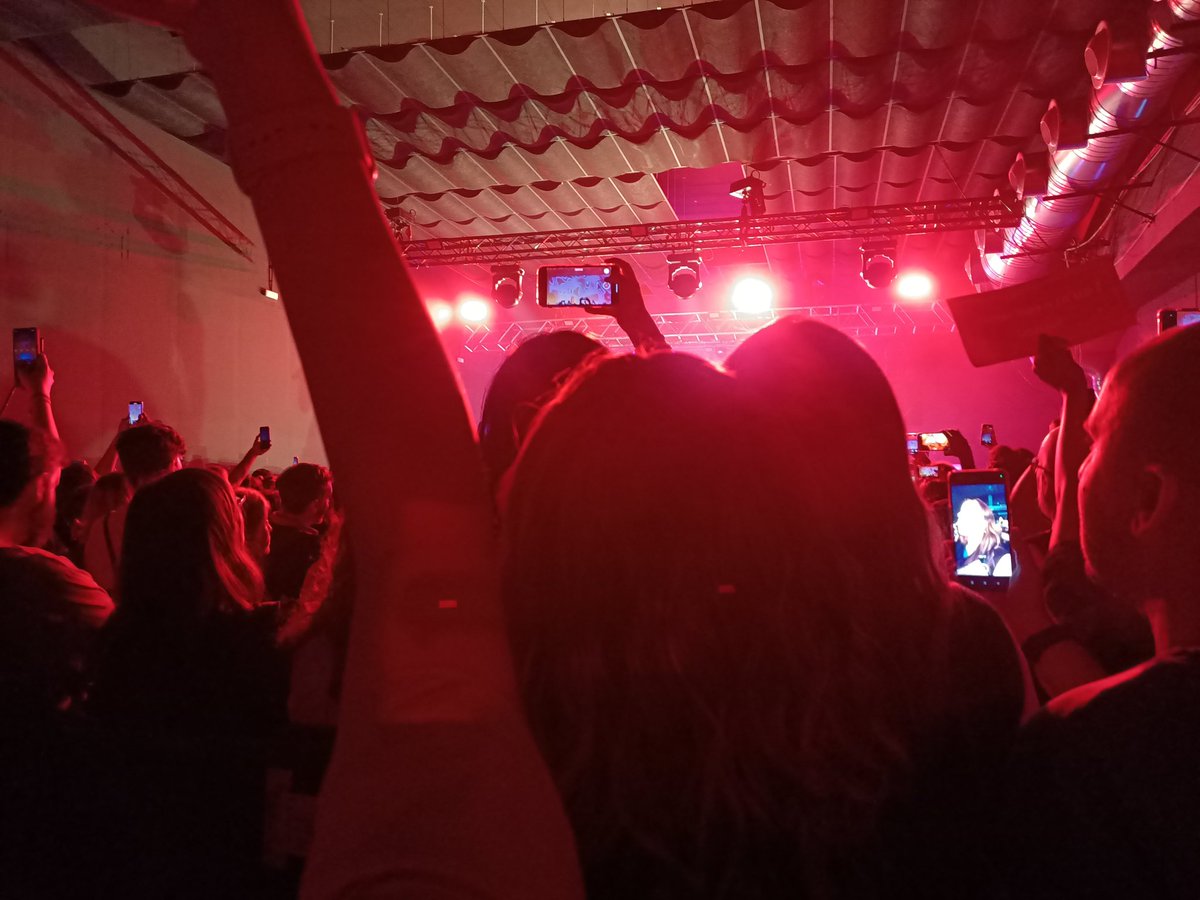 wonho_in_spain's tweet photo. Podéis adjuntar estas fotos de un fan que estuvo en el concierto y no vio nada por culpa de la sala y bajo escenario https://t.co/SyxcqHWndC