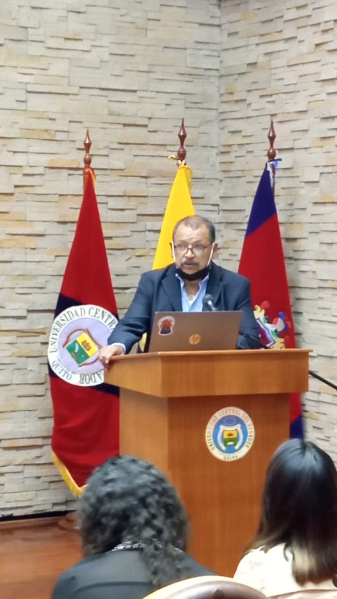 "Hoy más que nunca hemos dado prioridad a la educación continua y la capacitación" menciona #PedroIvanMoreno, Director de Vinculación con la Sociedad, en su intervención en el evento de cierre de la #2daEdicion de <a href="/YoEmprendoUCE/">YoEmprendoUCE</a>.

<a href="/DVSUCE/">Dirección de Vinculación con la Sociedad UCE</a>