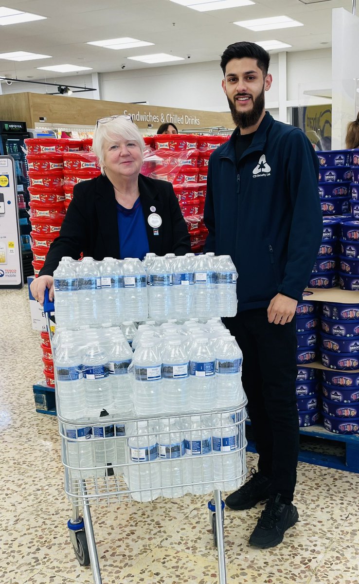 KarenLinley_'s tweet photo. A donation today from @Tesco Dunstable to support @RaiseUpLuton fundraiser taking place tomorrow. Good luck @Rayyy7899 &amp; all taking part with the Bungee jump &amp; fundraising 👍 @RehanaFaisalH @RFaisalHussain @ShazamMahmood https://t.co/MsrP6Wssvd