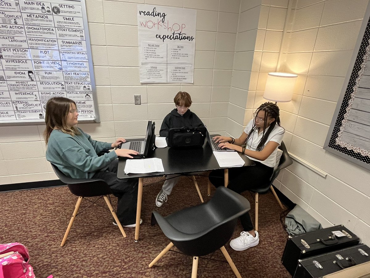 Turner_AmandaJ's tweet photo. @MCMS_Bulldogs 7th grade ELA students working hard on their short story ending rewrites! They all have incredible ideas!! @monroe_schools https://t.co/OrwbLSB1l0
