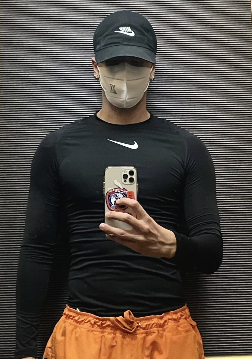 RAVI_GTCK's tweet photo. 보고 싶다니 오늘 찍은 사진!ㅋㅋㅋㅋㅋㅋㅋㅋㅋㅋㅋㅋㅋ운동해서 맨날 이 옷인거 같긴하다😶 https://t.co/oUF1Iw5Znw