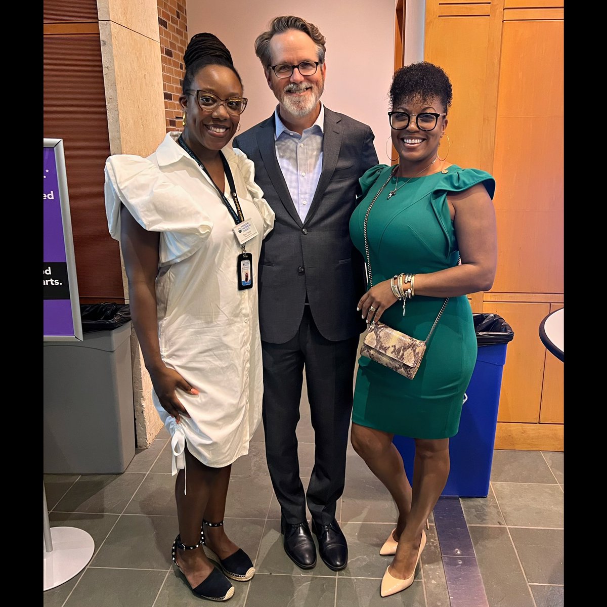 schubbard10's tweet photo. Natasha Mayne, Esq. said “Green is the OFFICIAL color of GREATNESS”
It definitely worked for me yesterday💚
Honored to meet you Mr.Sowell,@mohistorymuseum!!!!!
I AM already @IamDaraSaran AlderLady and I can’t wait to brag about being #MOHM #AlderLady TOO✌🏾
#ThePOWEROf10 #WEStL https://t.co/LECRboEg9z