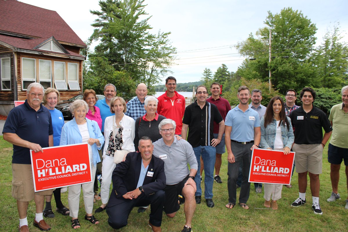 DanaHilliard_NH's tweet photo. Great evening with supporters by the lake in Laconia, including the fantastic Mayor Andrew Hosmer! 

From the Lakes Region, to the Tri-Cities, to the North Country, we're building support to win District 1 and the EC!! #nhpolitics @DemsBelknap @SenatorHosmer https://t.co/705ZZH6cIy