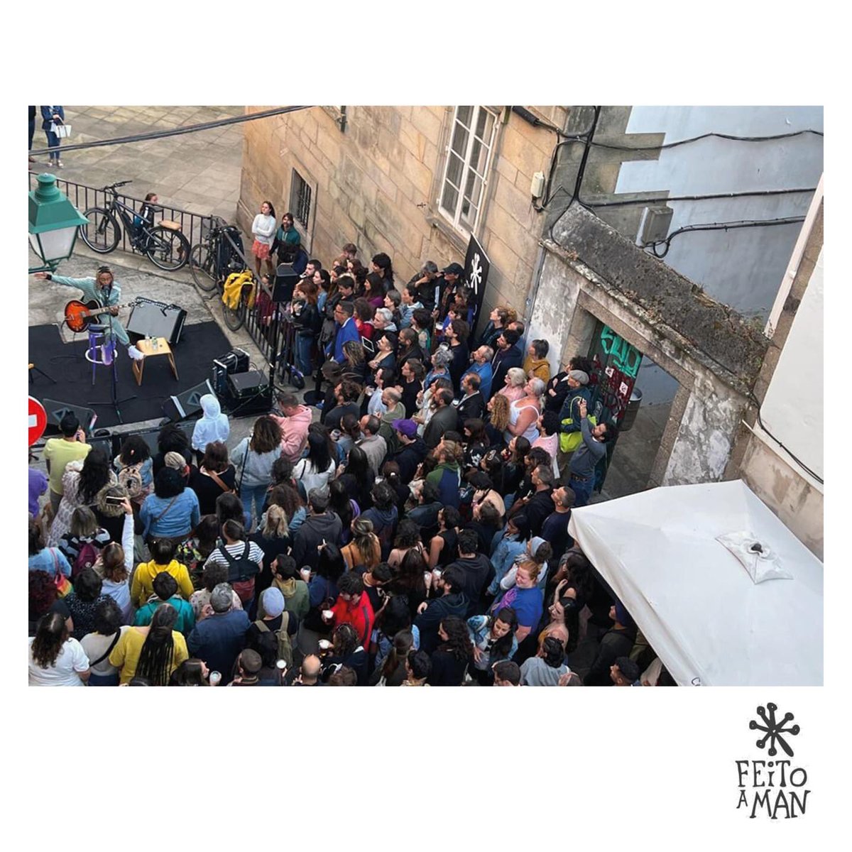 ✊🏽 <a href="/iglesbiteriana/">Bia Ferreira</a> no #FeitoAMan2022 🙆🏽‍♀️
•
📍 vía sacra (<a href="/CasadasCrechas/">Casa das Crechas</a>)
•
•
💡 <a href="/AC_CidadeVella/">Asociación Cultural Cidade Vella</a> 
🤲🏽 <a href="/PazodeRaxoi/">Concello de Santiago</a> e <a href="/Depucoruna/">Deputación da Coruña</a>