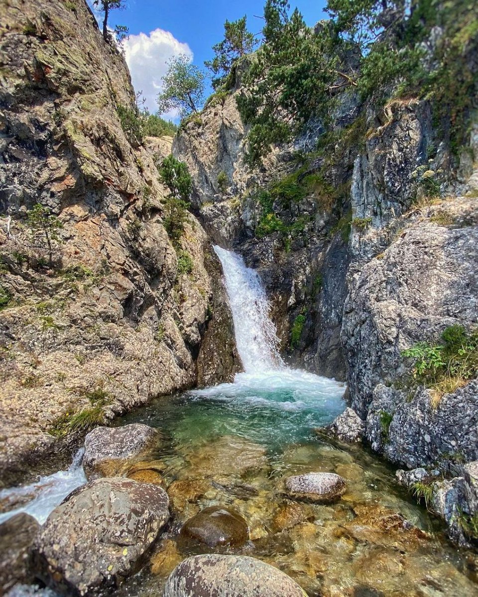Huesca_LaMagia's tweet photo. Rincones que enamoran! ❤ La espectacular Cascada del Pino 💧 el sitio perfecto para desconectar y disfrutar del sonido de la naturaleza en #Panticosa ⛰
Foto de https://t.co/Zn1QbSzjnY
#huescalamagia #excursioneshuesca #huesca #excursioneshuesca #vacaciones #cascadas https://t.co/NJVioUcFCX