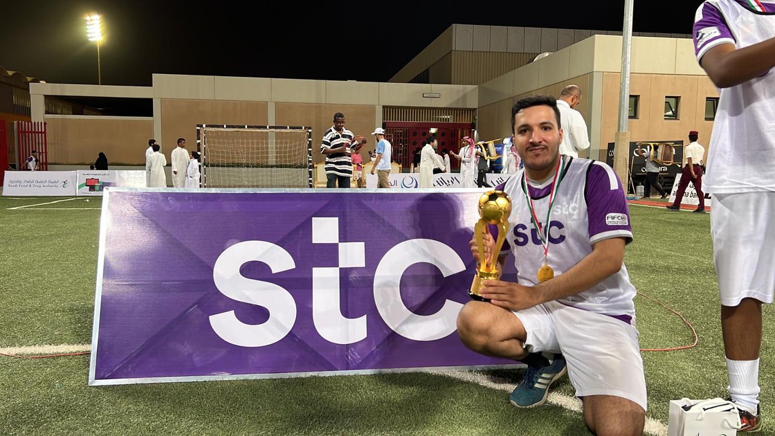 stc_ksa's tweet photo. توّج فريقنا لكرة القدم ببطولة نيو ليب @neoleap_sa 
المؤهلة لـ #كأس_العالم_للشركات 2022 🏆⚽️

مبروك يا أبطال وتستاهلون الذهب وفالكم كأس العالم🥇💜 https://t.co/85w1rN291E